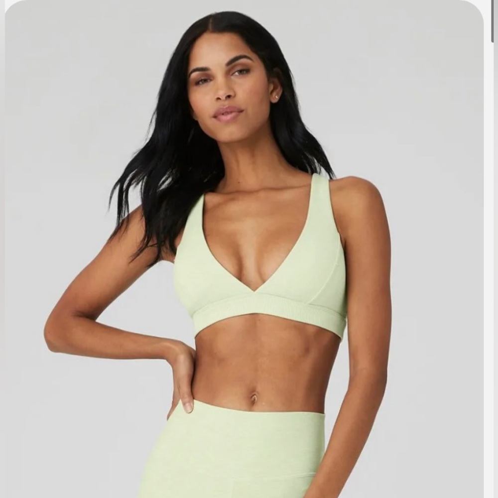 Alo soft show bra iced green tea  size M